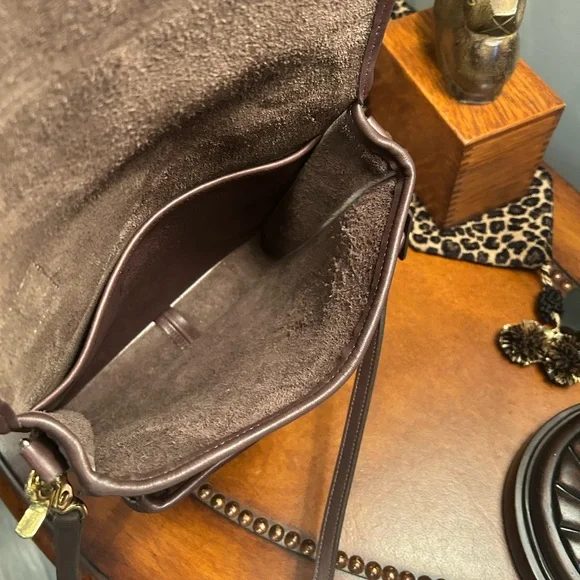 Coach Vintage Station Mahogany 1005-336
Made in US - Picture 8 of 12